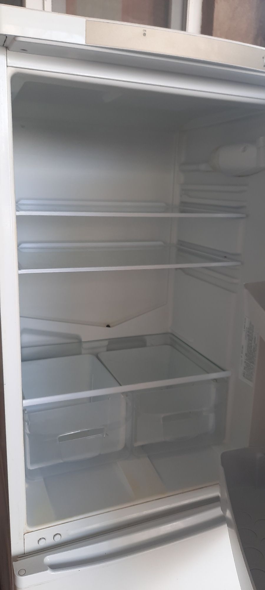 Бу холодильник не роботает продам