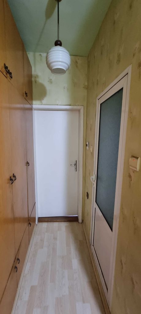 Продава се Едностаен апартамент в Разград, Център - 42 кв.м за 1700 €/кв.м - Снимка #3