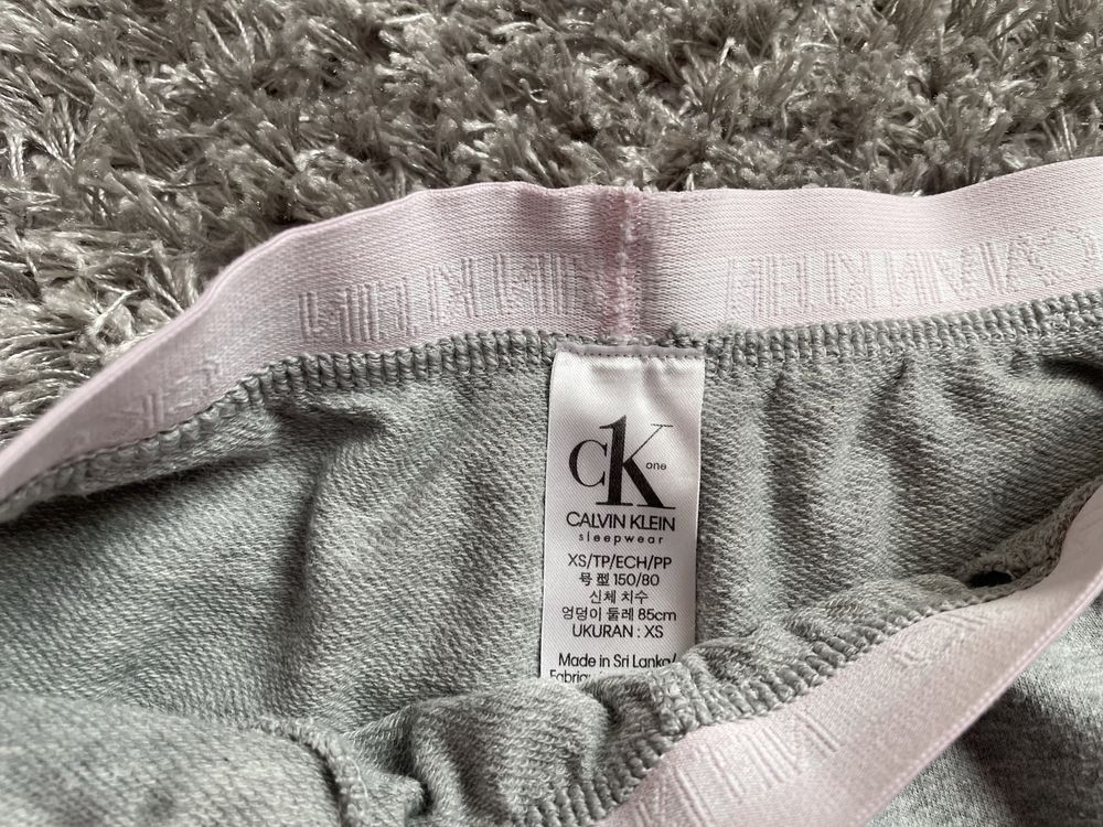 Pantaloni Calvin Klein