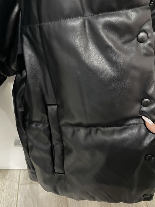 Vând geacă Stradivarius,marimea S-M,este c-am oversized