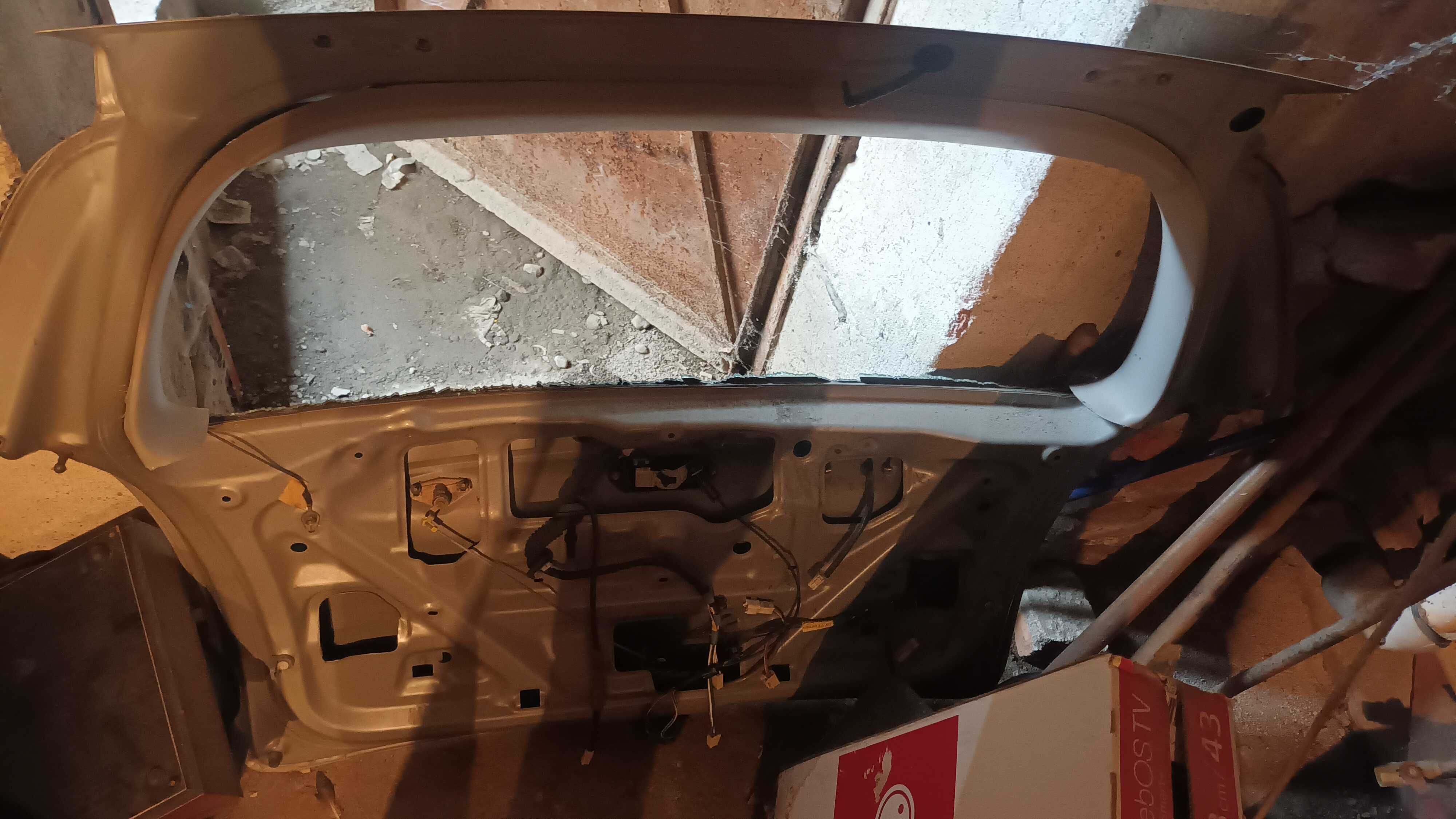 Задна врата за Toyota Corolla Verso 2003г. без стъкло, златиста