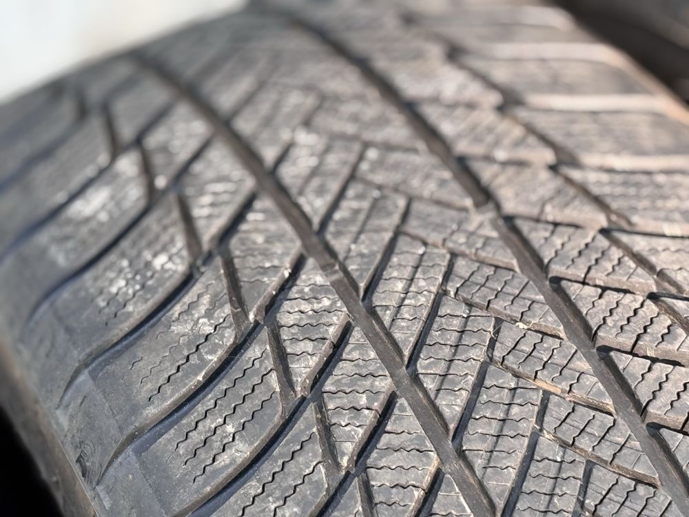 225/60/R17 Bridgestone Brizak 4бр зимни dot4323 6-7mm