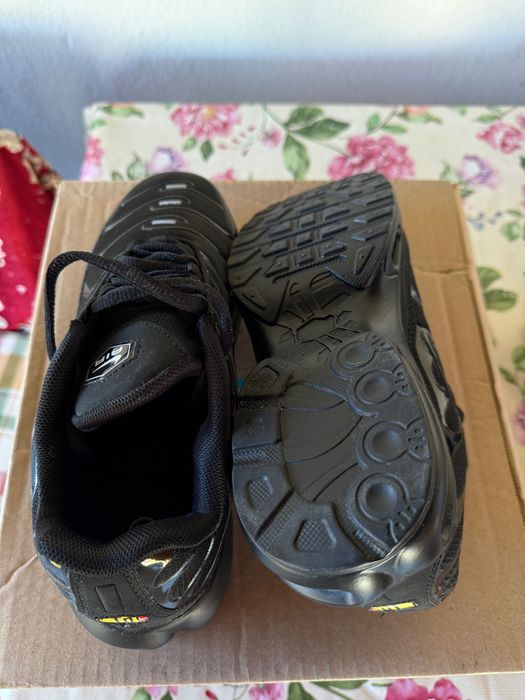 Vând Adidas sport Nike Air Tn