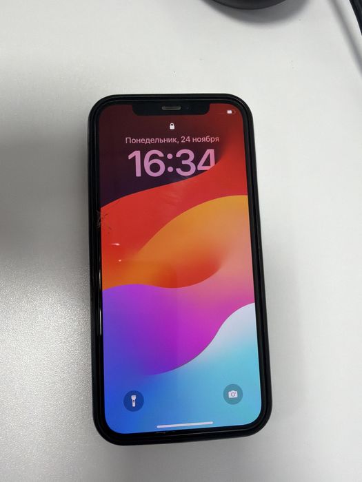 Продам Айфон 12 в хорошем состояний