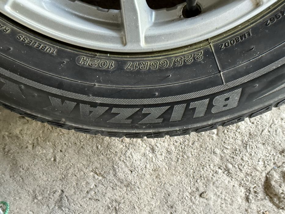 Vand 4 cauciucuri bridgestone