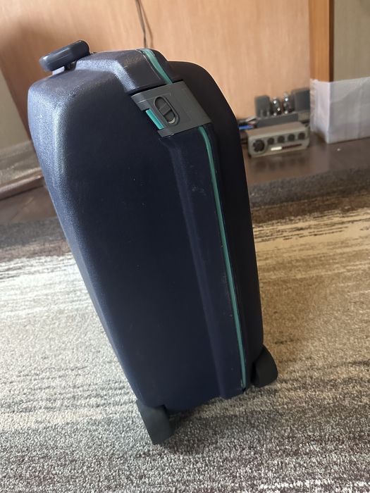 Куфар Samsonite със закопчалки и код