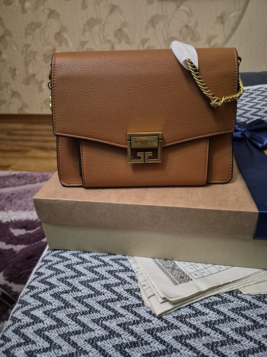 Дамская сумочка с длинной и короткой ручкой