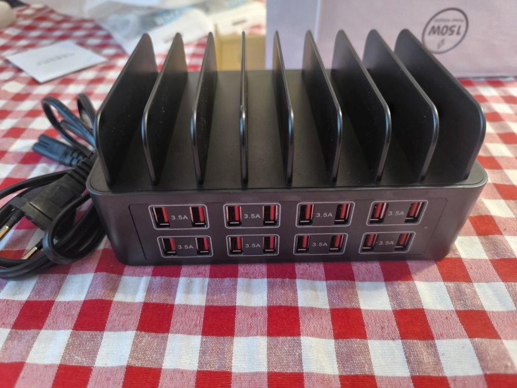 Многопортово зарядно истройство с 16 USB порта