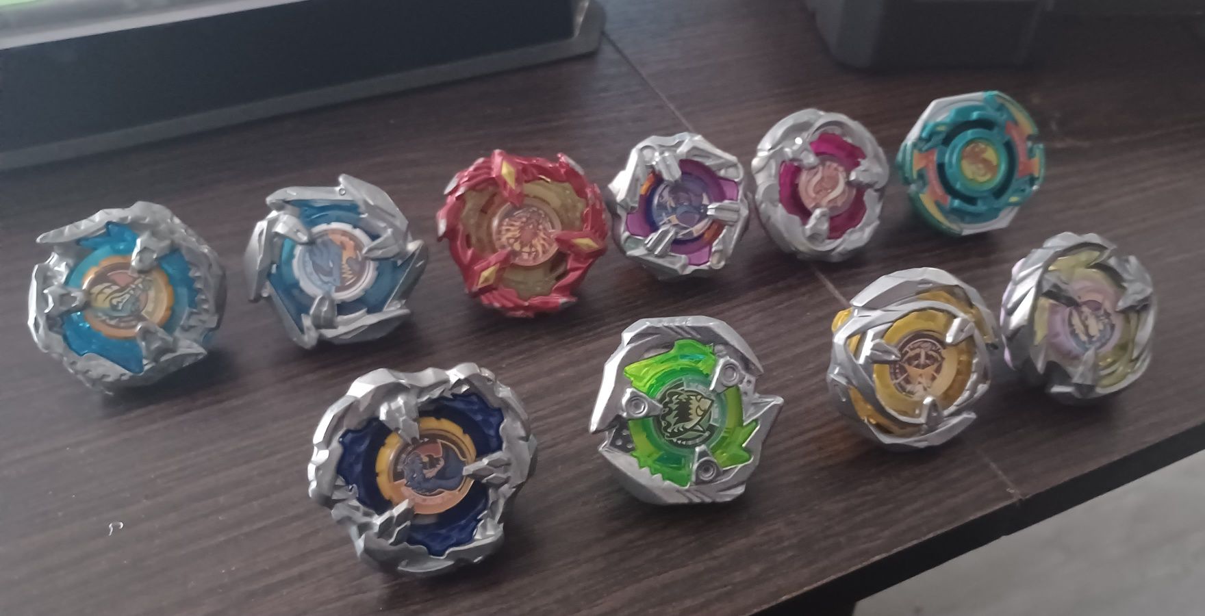 Beyblade  - Arena + 3lansatoare+10BeybladesX