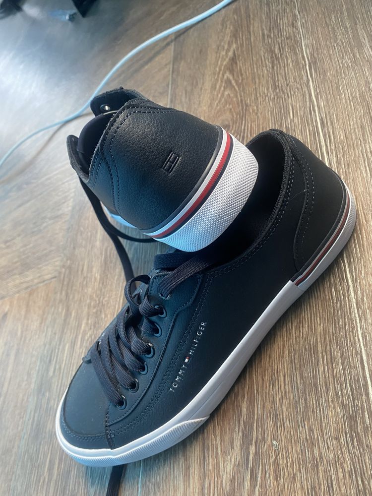 Adidasi Tommy Hilfiger noi