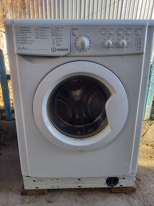 Продам стиральную машину indisit