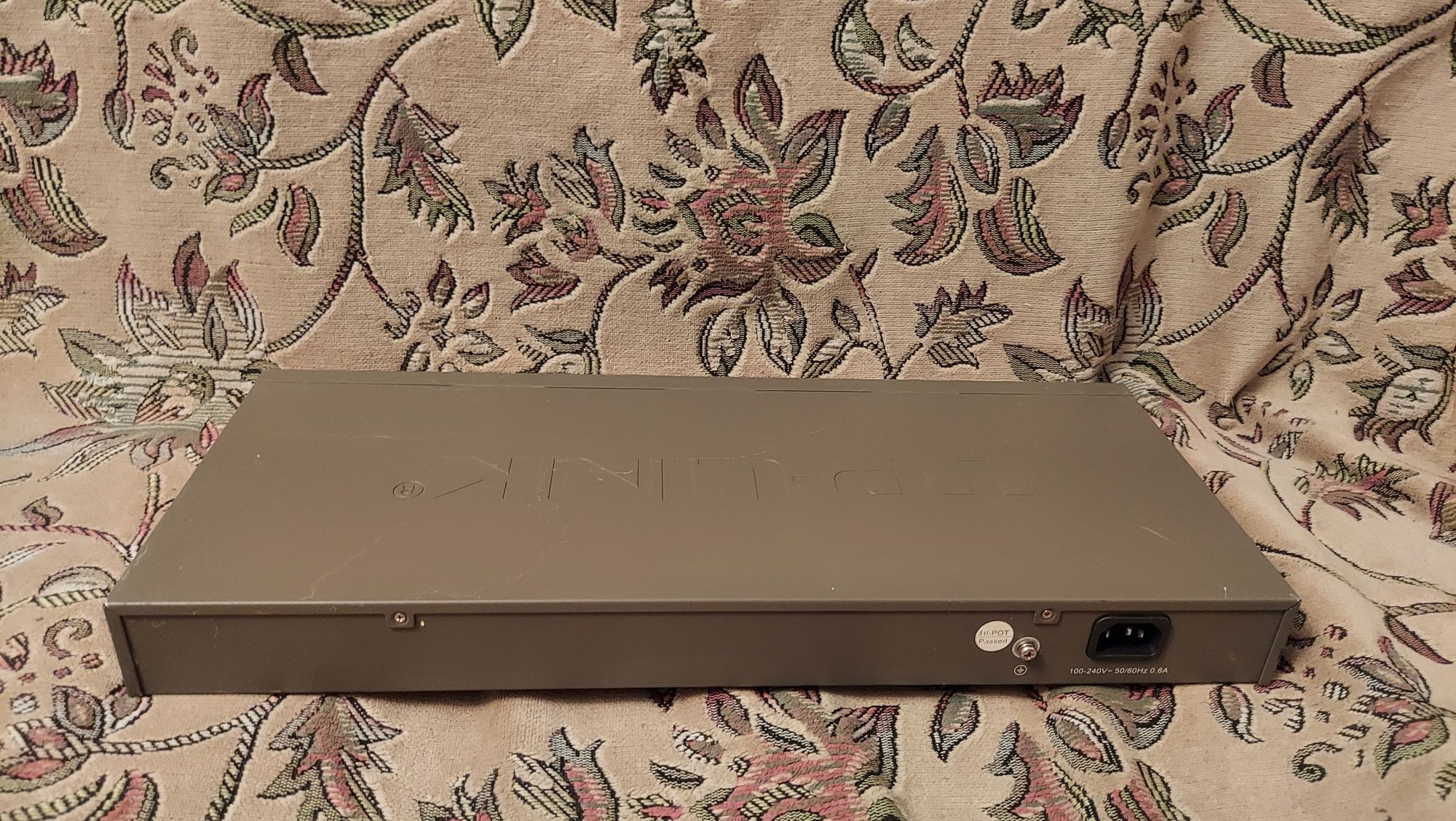Комутатор TP-LINK TL-SF1016