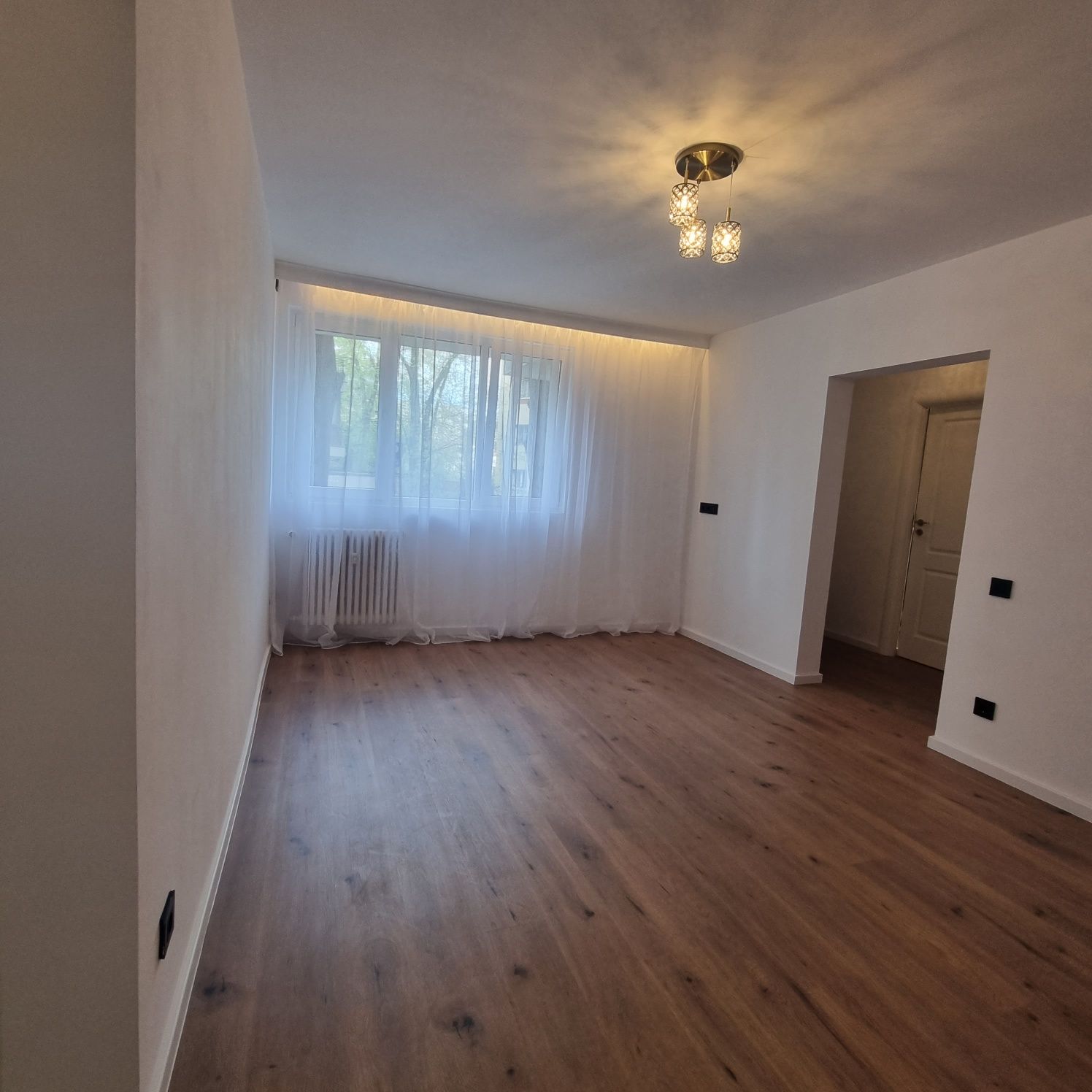 Vand apartament 2 camere metrou 1 Mai