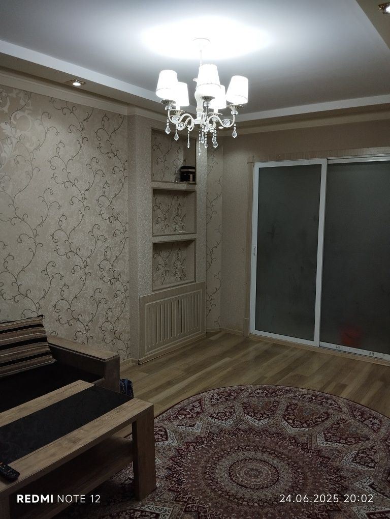 Продаётся своя  1 ком.переделаннаяи в 2х квартира в центре Ташкента.