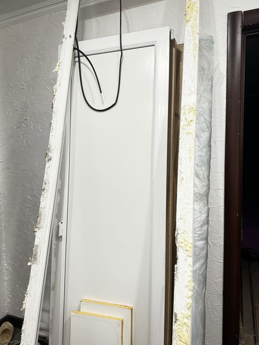 Продам пластиковые двери б/у