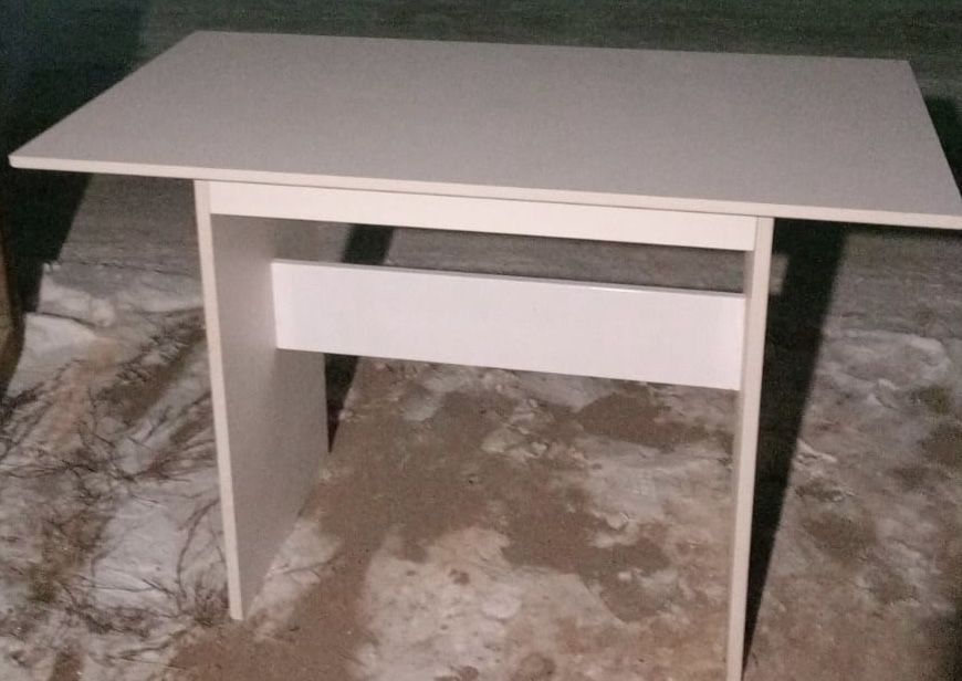 Продам НОВЫЙ  стол  из материала МДФ полностью