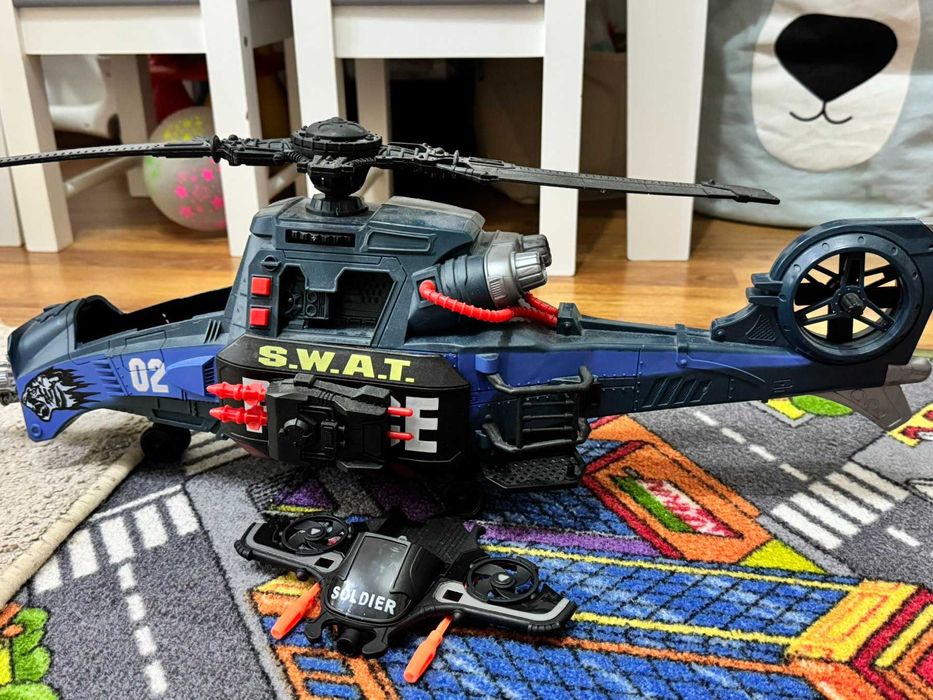 Детски играчки, 15 лева всичко, военен хеликоптер, каска, пистолети