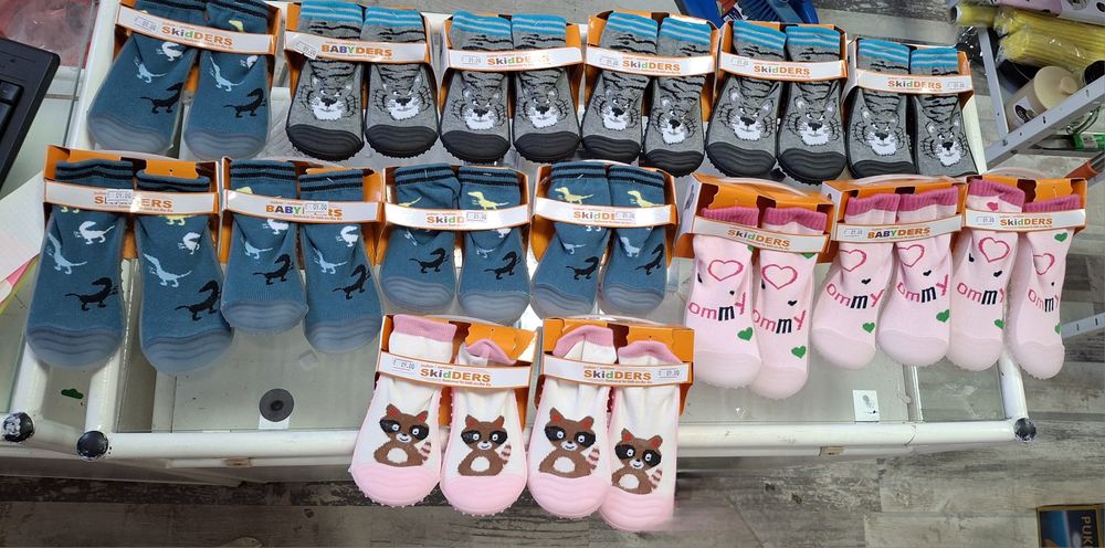 Продавам чисто нови детски ботуши и чорапи НА ПРОМОЦИЯ!!!