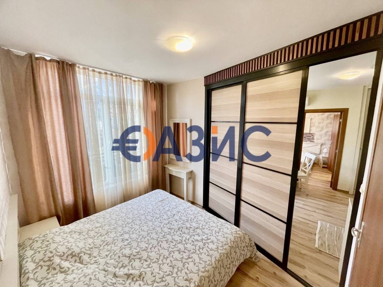 Продава се Тристаен апартамент в к.к. Слънчев бряг - 65 кв.м за 1460 €/кв.м - Снимка #12