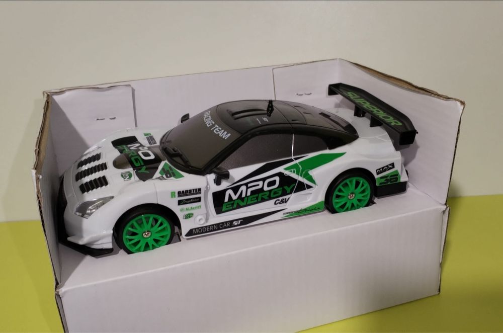 Masina pentru drift noua sigilata cu telecomanda