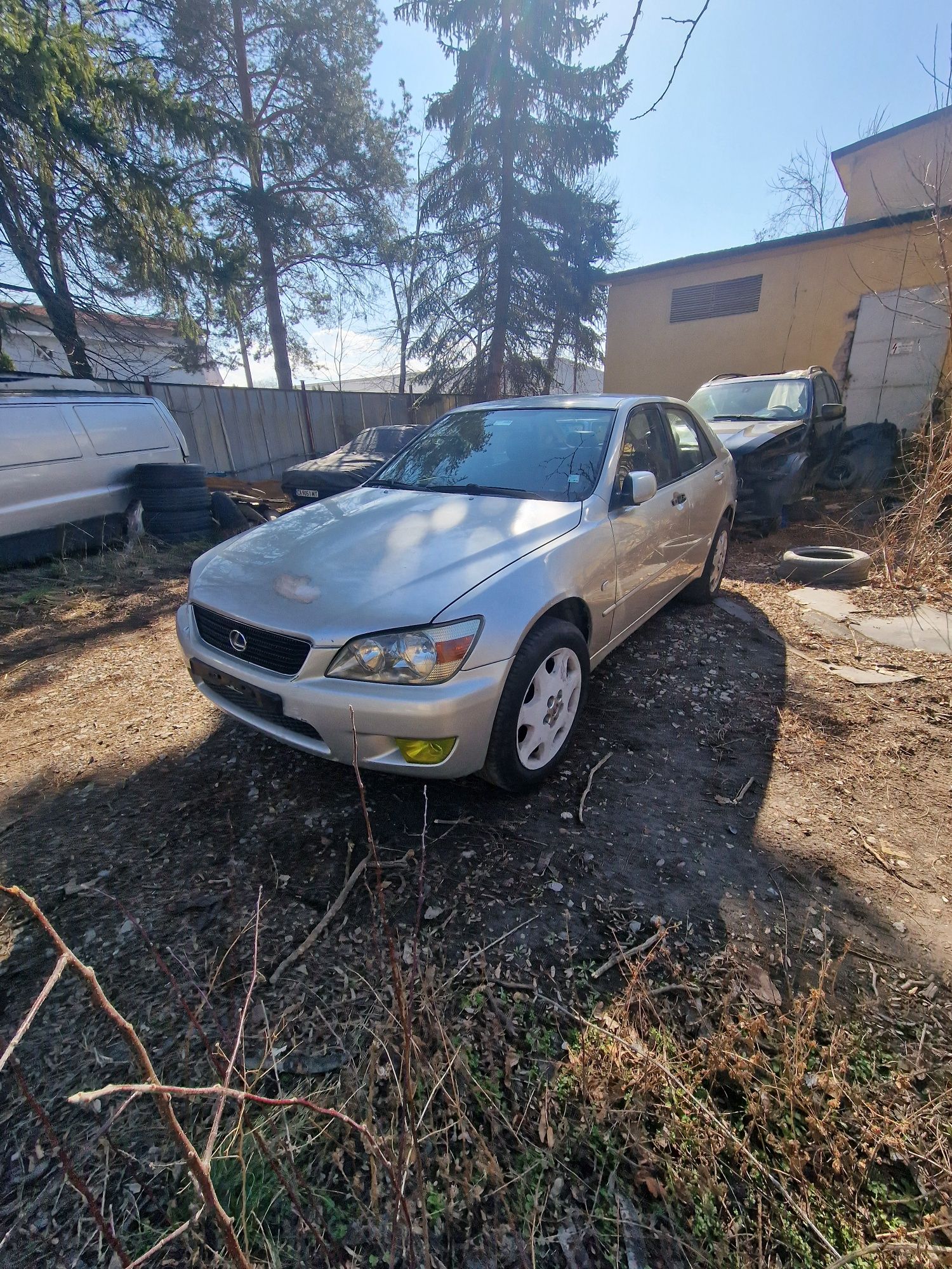 Lexus is200 на части.