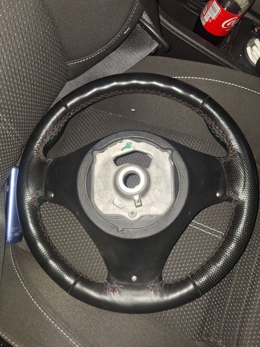 Volan m provine de pe un e90 fl in stare buna