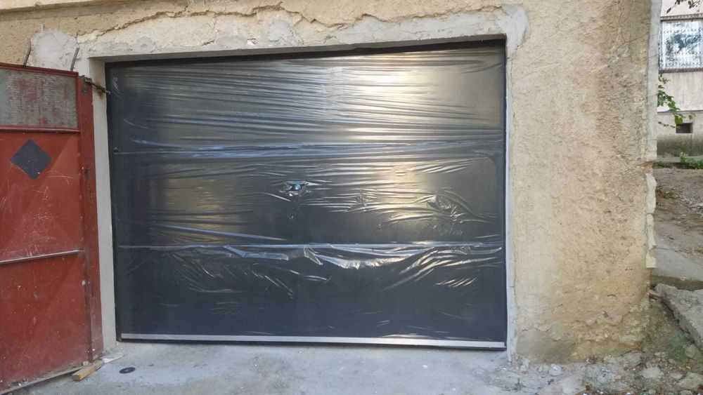 Usi de garaj cu motor