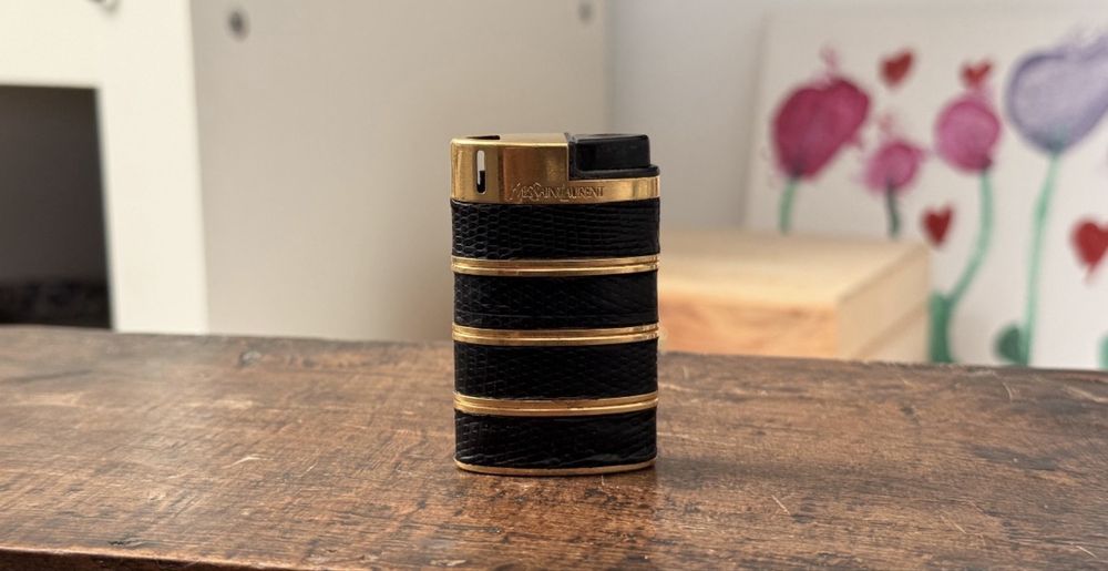 Bricheta Yves Saint Laurent auriu cu piele