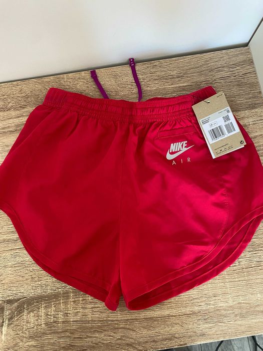 Нови дамски дрехи Nike / H&M / Bershka / Local Heroes / Bark