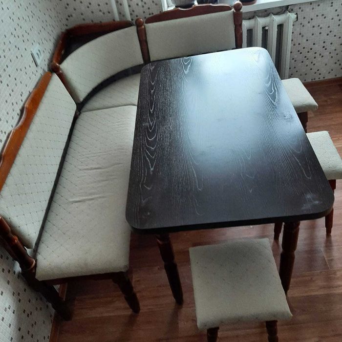 Продам кухонный диван и стол