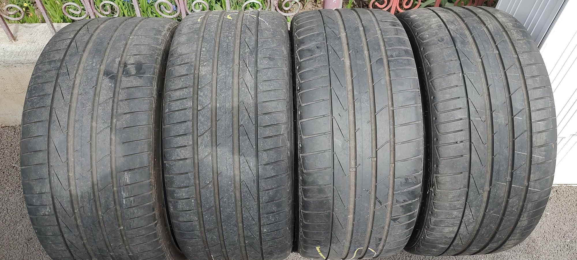 Vând 4 anvelope vara 245/35/19 Hankook