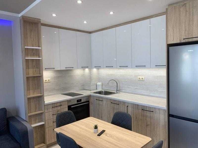 Дава се под наем Двустаен апартамент в Бургас, Братя Миладинови - 65 кв.м за 663 € - Снимка #1