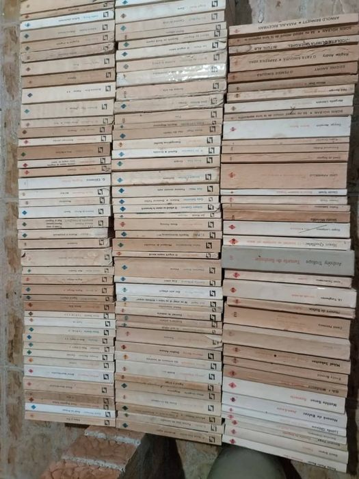 Colecția Romanul de dragoste completă : 239 volume