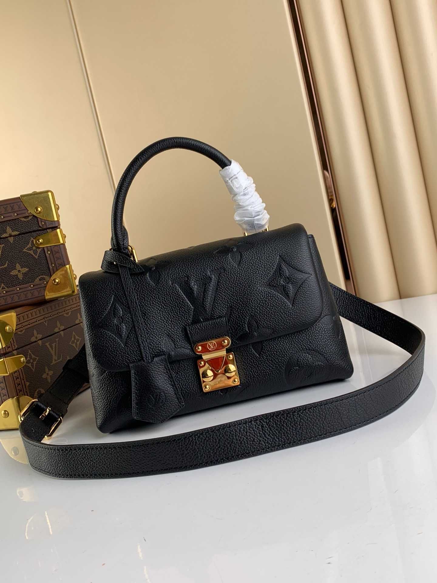 Geanta Louis Vuitton Madeleine BB, 24cm full black, tip Premium