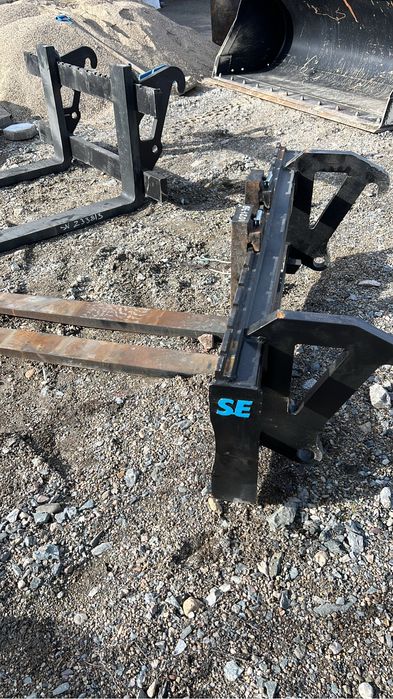 Furcii paleti pt incarcatoare ,manitouri si buldoexcabatoae