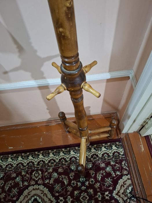 Вешалка напольная деревянная