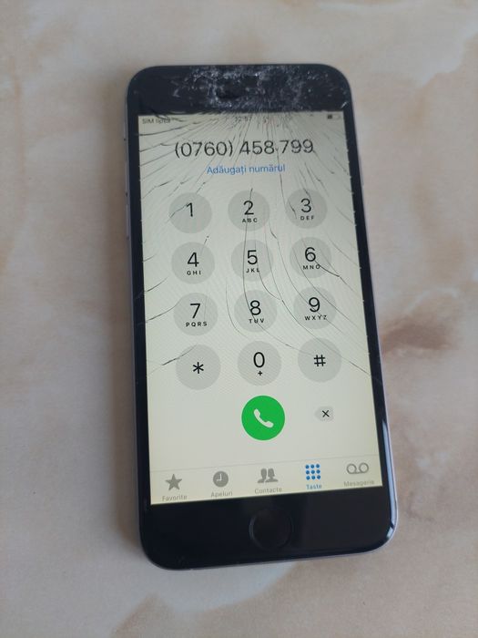 Vând Apple iPhone 6 Space Gray de 64Gb Neverlocked (spart) /poze reale