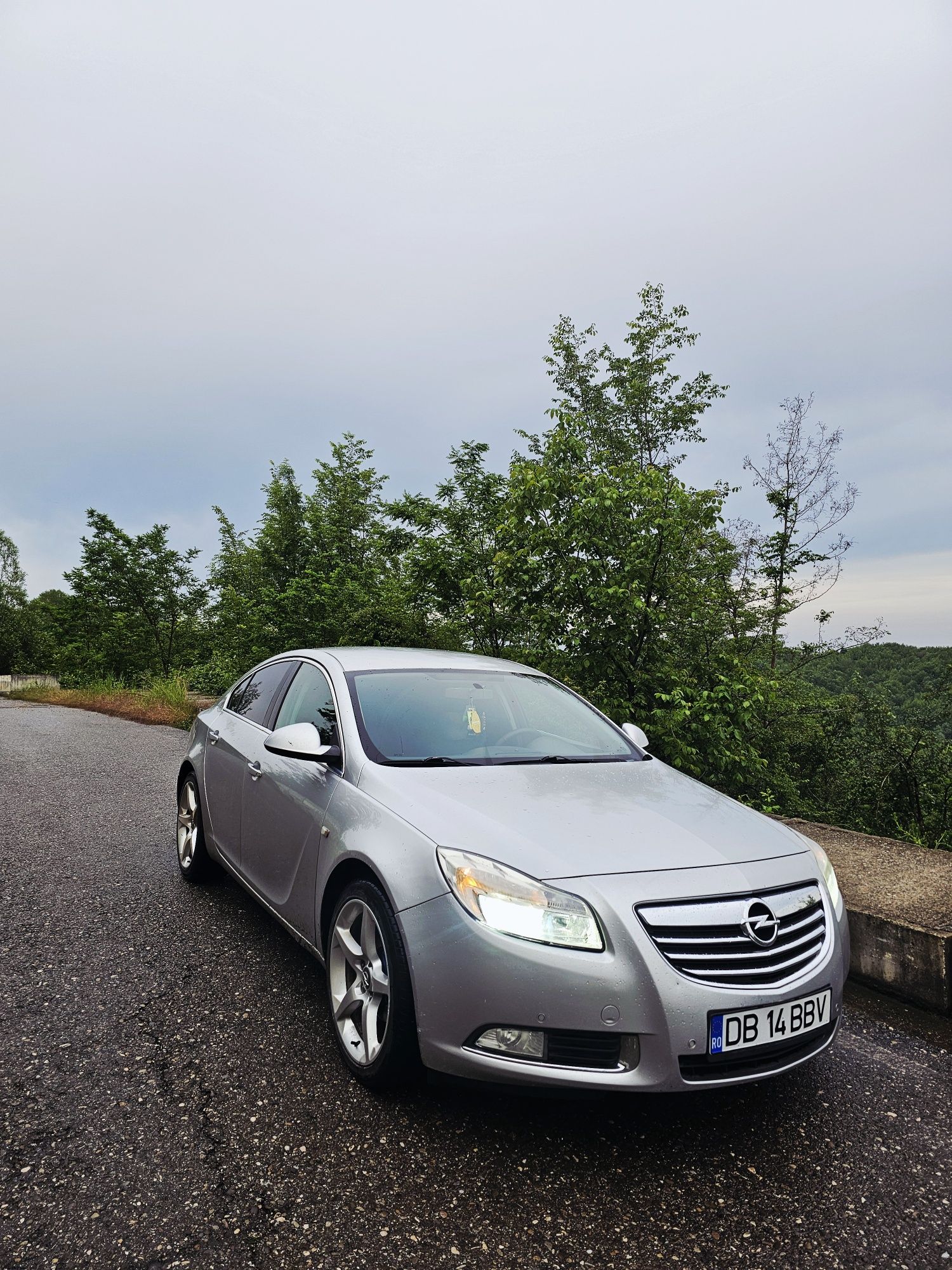 Vand faruri opel insignia 2008-2013 de europa !