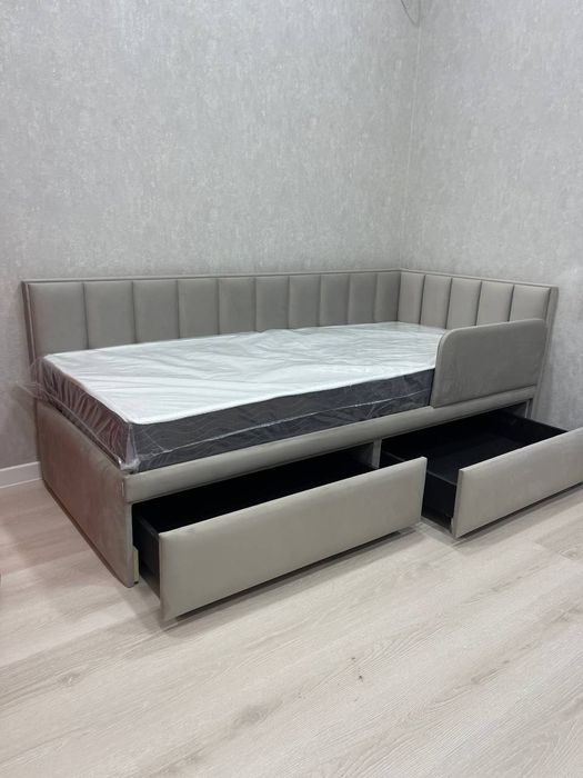 Угловая мягкая кровать