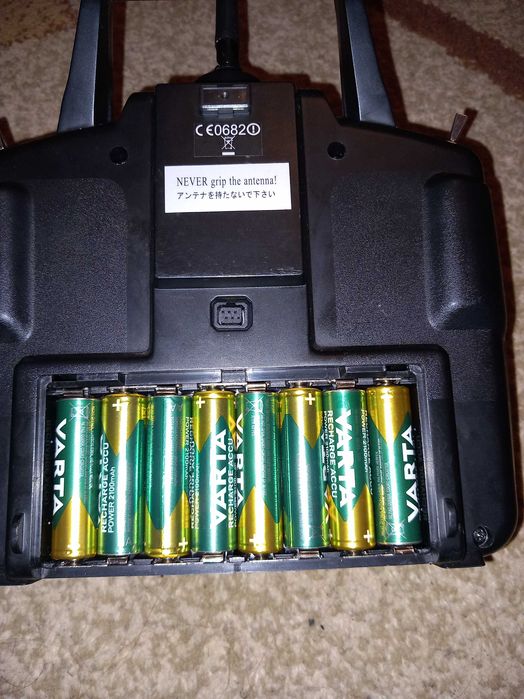 Futaba T6EX cu doua receptoare                        .