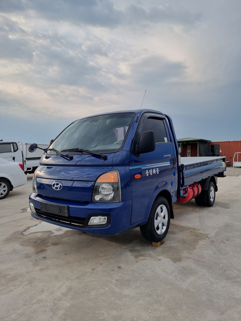 Hyundai Porter|| 
723-эълон рақами
 Йили 2015
 Пробег 513000 km 
 Гидр