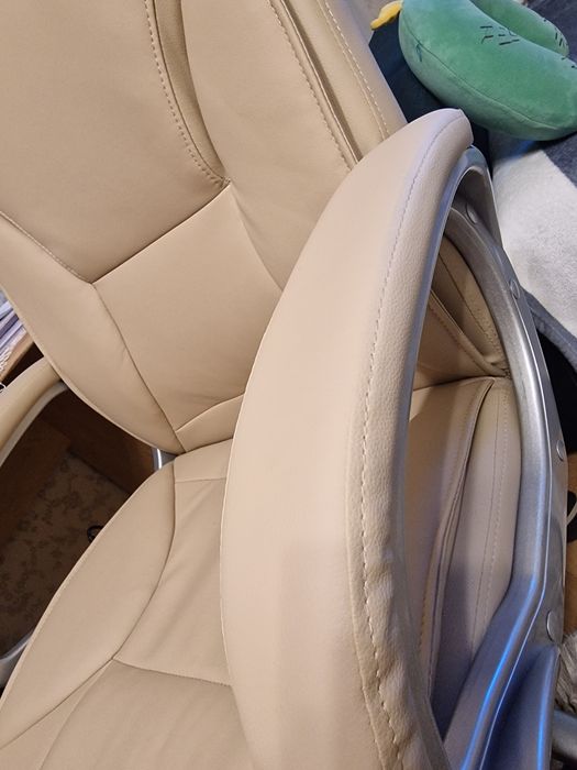 Vând scaun de birou cu masaj. Impecabil