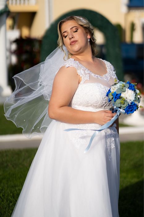 Vand rochie de mireasa cu corset reglabil