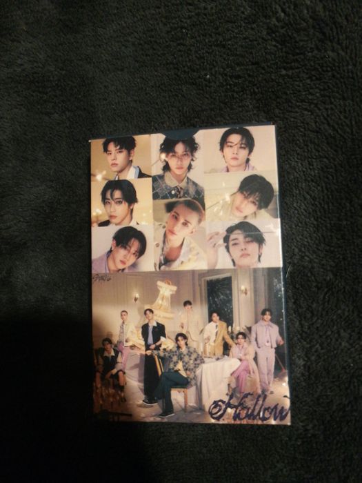 Vând cartonase stray kids