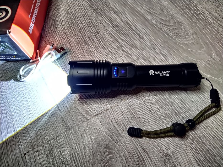 Lanterna Profesionala cu led tip laser, zoom, punct fix distanta mare