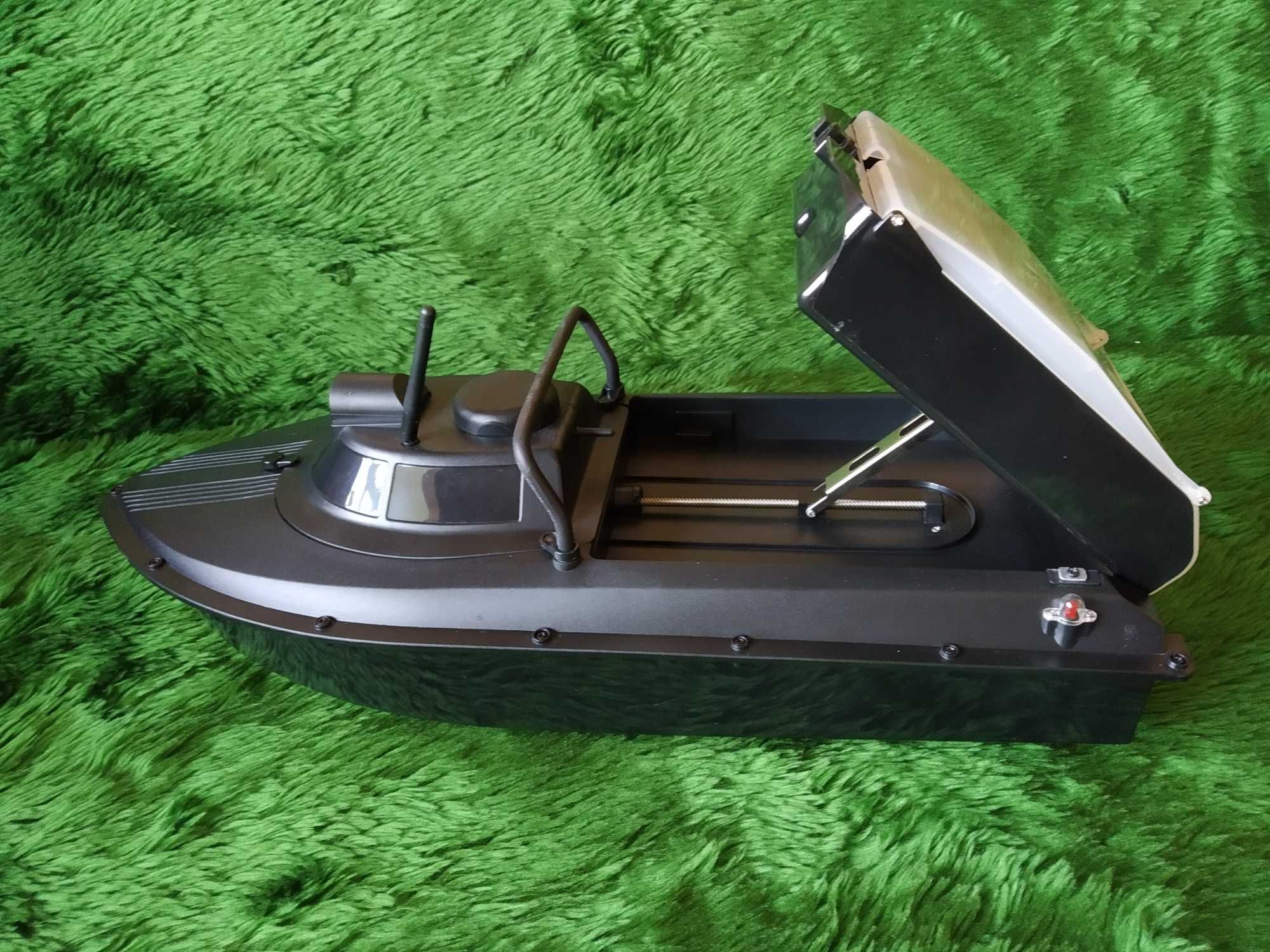 Лодка за захранка с GPS,компас.автопилот,Li батерия 3,7V 20A