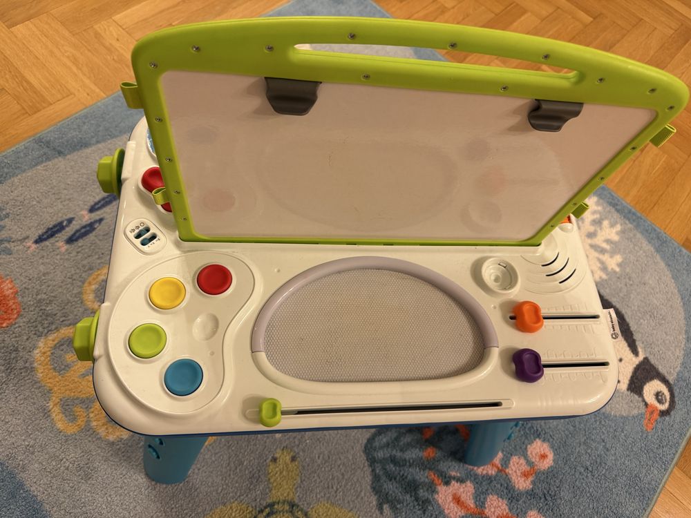 Baby Einstein Curiosity table