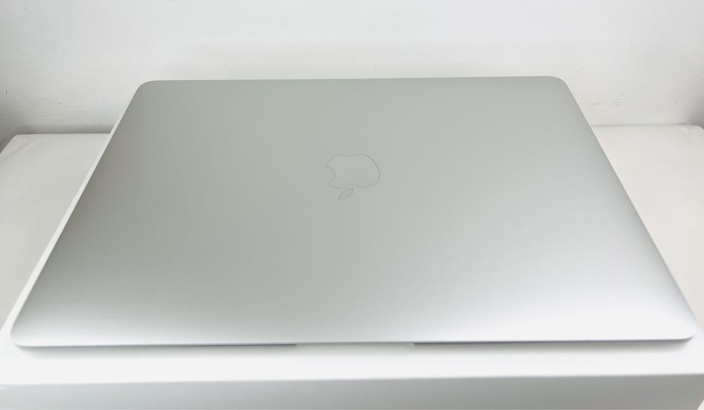 Apple MacBook Air 13inch M1 8RAM 256GB 100% Батерия! Гаранция