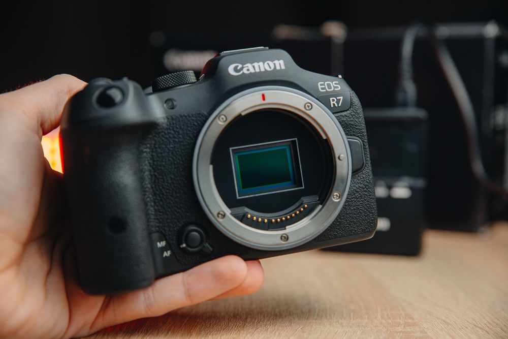 Canon EOS R7 cu garanție 18 luni