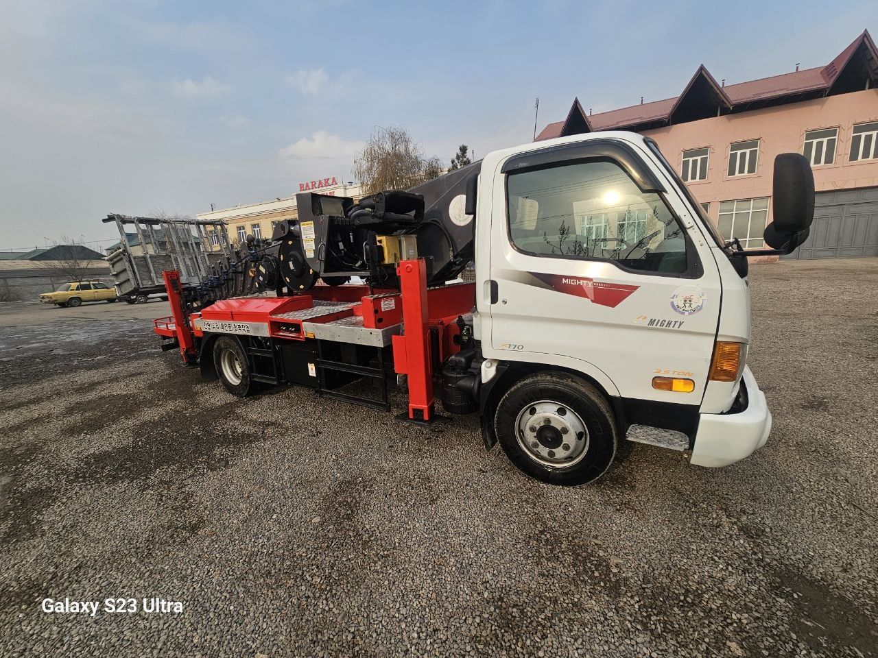 Автовышка Услуги автовышки 28м  высота кабины 2,5 м